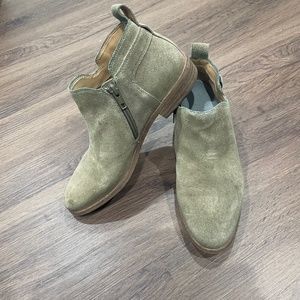 UGG Taupe Saude Flat Ankle Boots
